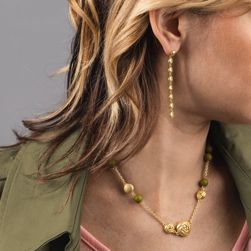 Collana con rose e perle verdi