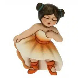 Ballerina piccola con tutù arancione