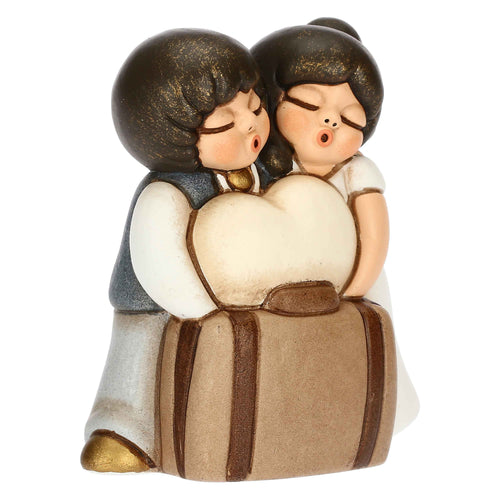 Sposini in viaggio con cuore e valigia in ceramica, piccoli