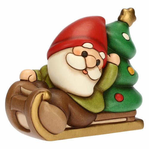 Gnomo Oliver su slitta con albero in ceramica