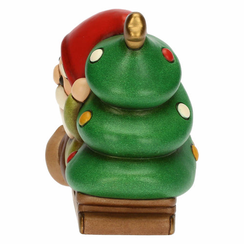 Gnomo Oliver su slitta con albero in ceramica