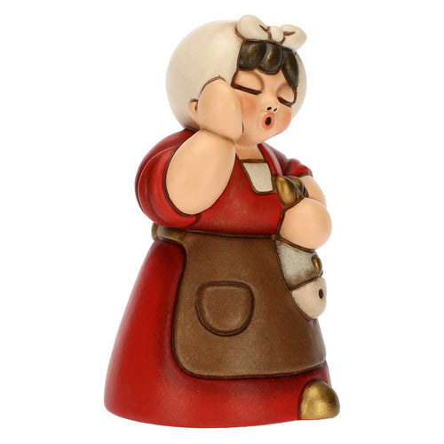Donna con pesce in ceramica Presepe Classico rosso