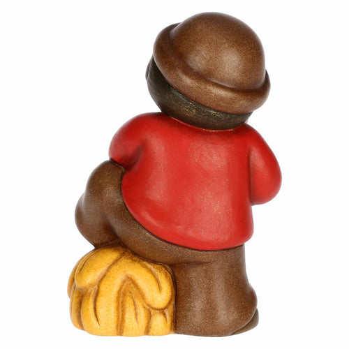 Uomo con forcone e fieno in ceramica Presepe Classico rosso