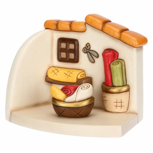 Bottega della sarta con cesti di stoffe in ceramica Presepe Classico