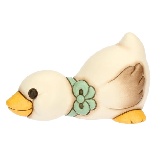Oca Julie in ceramica con fiocco azzurro sdraiata - THUN T10081274H90