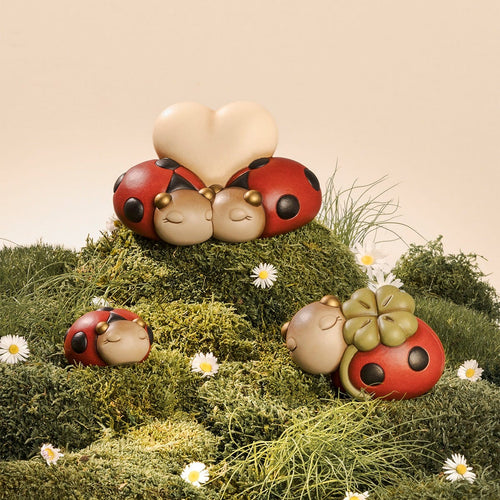 Coppia di coccinelle con cuore in ceramica