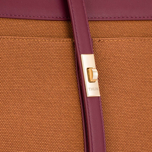 Borsa a spalla con tasca e catena